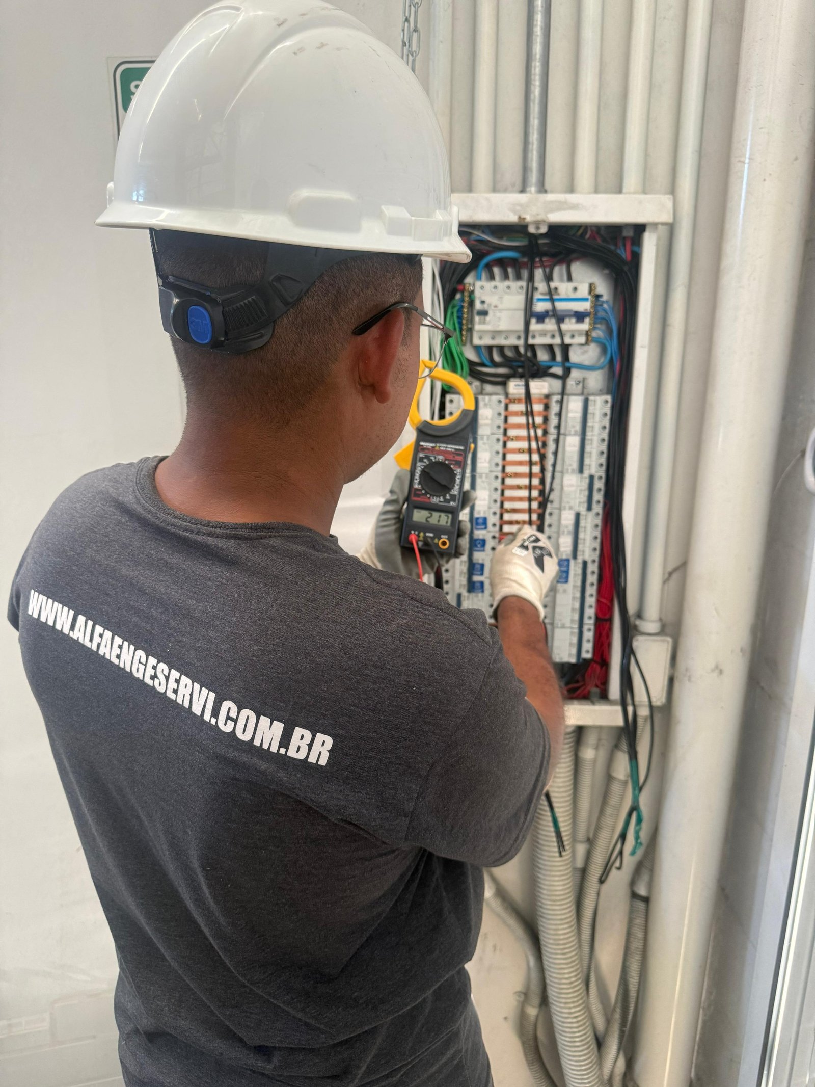 Quadro de distribuição montado conforme a NBR 5410